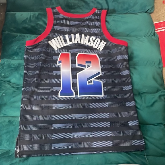 Zion Williamson High School “Griffins” Jersey - Picture 2 of 4